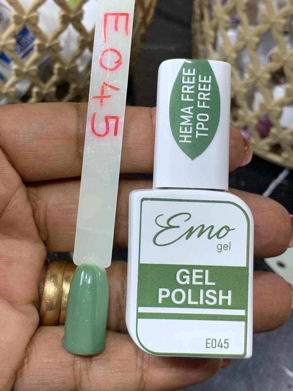 Laurel gel polish bottle